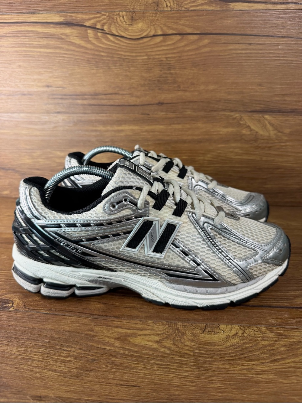 New Balance 1906R “Dad Shoes” Sneakers Men’s Size 10 Shoes Metallic Silver